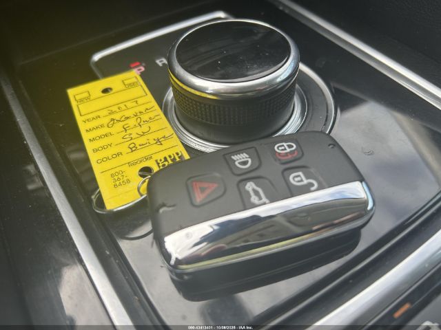 2017 JAGUAR F-PACE SADCL2BN8HA088749 Photo 10