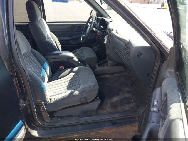 2000 CHEVROLET BLAZER 1GNDT13W5Y2354621 Photo 4