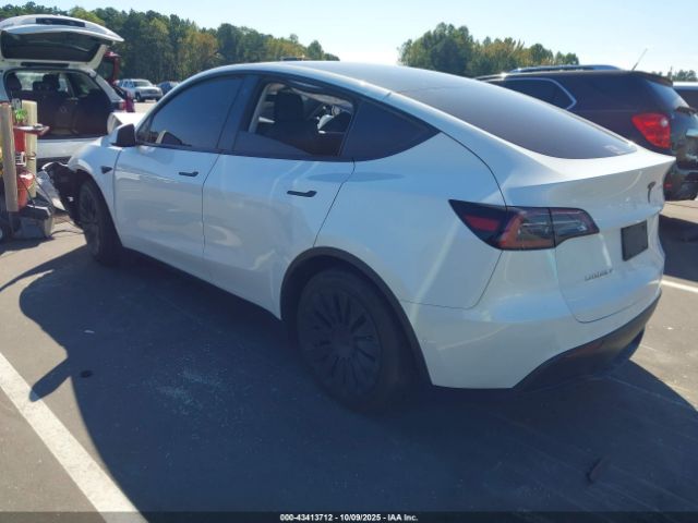 2021 TESLA MODEL Y 5YJYGAEE0MF148519 Photo 2