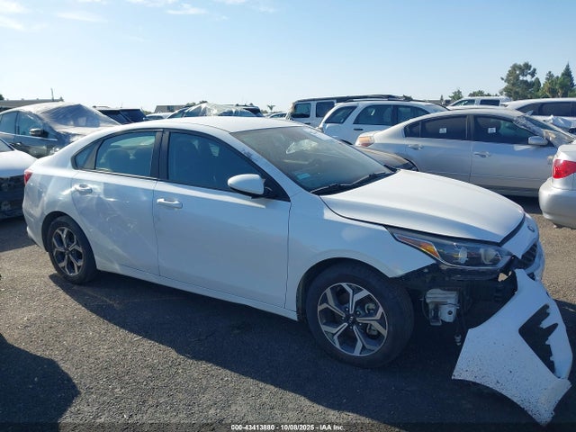 3KPF24AD0ME369385 KIA Forte Lxs