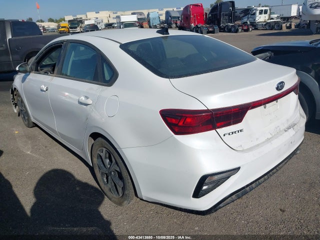 3KPF24AD0ME369385 KIA Forte Lxs