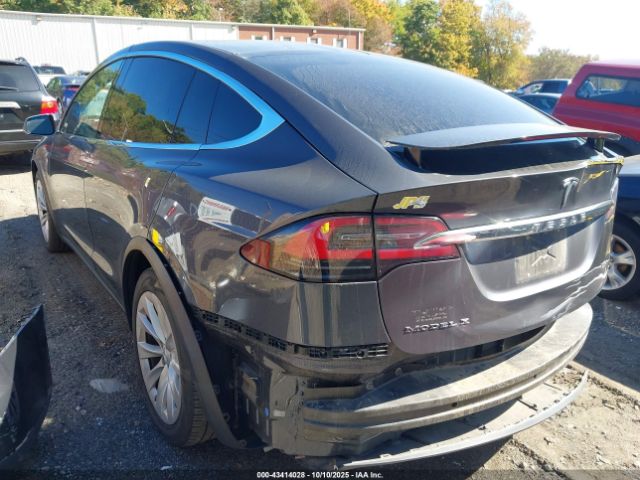 2016 TESLA MODEL X 5YJXCBE26GF005047 Photo 2