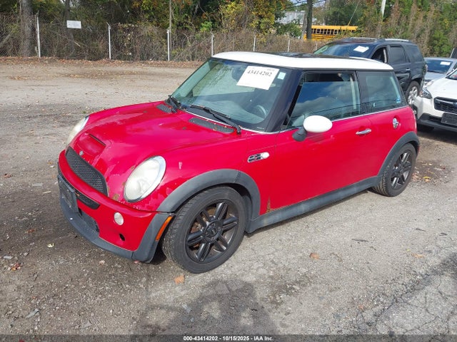 2006 MINI COOPER S WMWRE33506TN28871 Photo 1