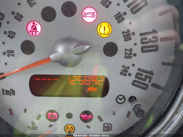 2006 MINI COOPER S WMWRE33506TN28871 Photo 6