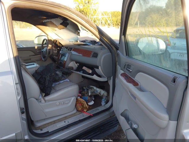 2008 CHEVROLET SUBURBAN 1500 1GNFK16378J216226 Photo 4