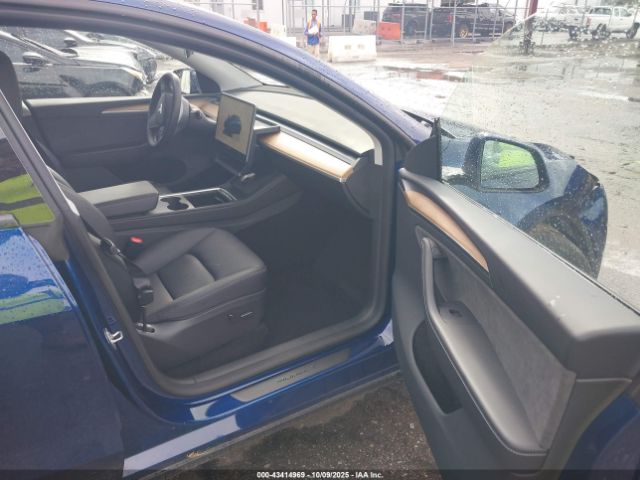 2025 TESLA MODEL Y 7SAYGDEE8SA364648 Photo 4