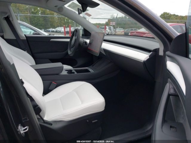 2024 TESLA MODEL Y 7SAYGDEFXRF022852 Photo 4