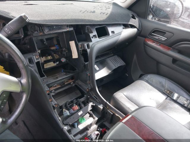 2011 CADILLAC ESCALADE EXT 3GYT4NEF7BG318363 Photo 5