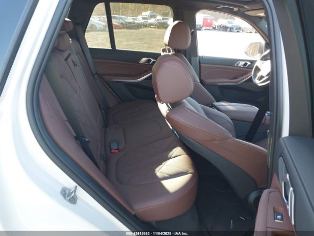 2025 BMW X5 5UX23EU01S9Y71543 Photo 7