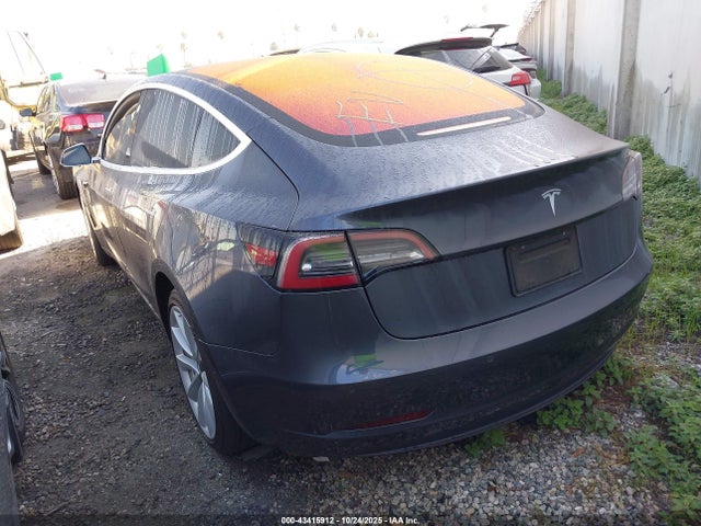 2018 TESLA MODEL 3 5YJ3E1EAXJF035654 Photo 2