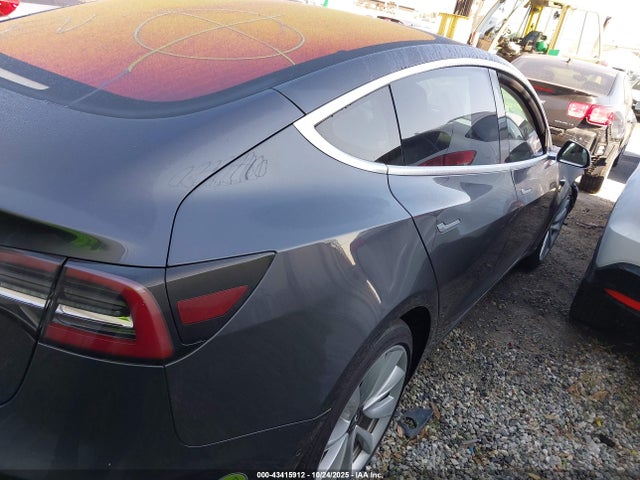 2018 TESLA MODEL 3 5YJ3E1EAXJF035654 Photo 3