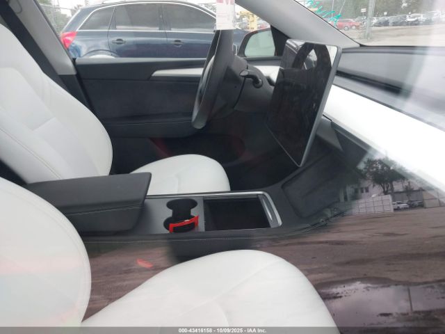 2024 TESLA MODEL Y 7SAYGDEEXRA245350 Photo 4