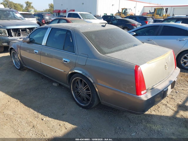 2007 CADILLAC DTS 1G6KD57YX7U141170 Photo 2