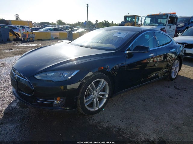 2013 TESLA MODEL S 5YJSA1DN0DFP11416 Photo 1