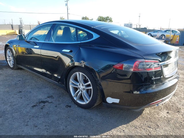 2013 TESLA MODEL S 5YJSA1DN0DFP11416 Photo 2