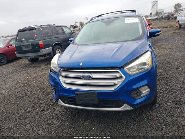 1FMCU9J99JUA92329 Ford Escape Titanium