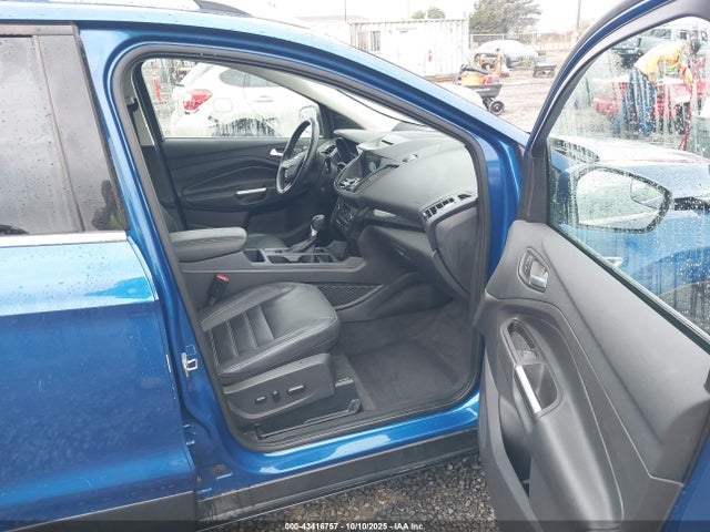 1FMCU9J99JUA92329 Ford Escape Titanium