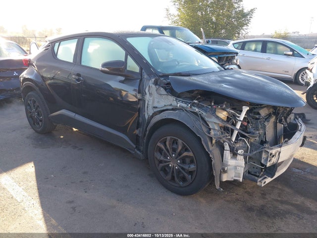 Toyota C-HR LE 2019 NMTKHMBX2KR096277 головне зображення