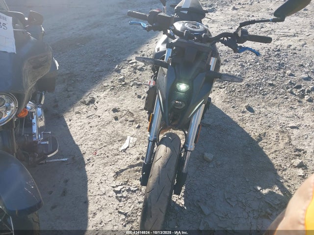 JS1EM11BXR7100086 Suzuki Gsx800 R