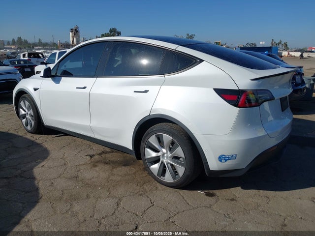 2021 TESLA MODEL Y 5YJYGDEE4MF066357 Photo 2