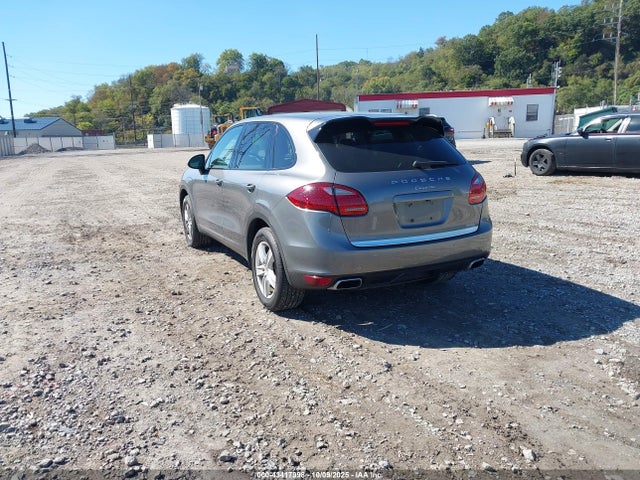 2013 PORSCHE CAYENNE WP1AA2A2XDLA04797 Photo 2