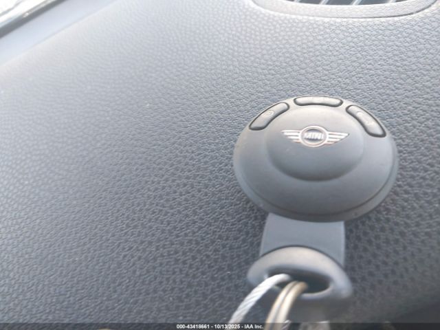 2010 MINI COOPER S CLUBMAN WMWMM3C58ATZ33138 Photo 10