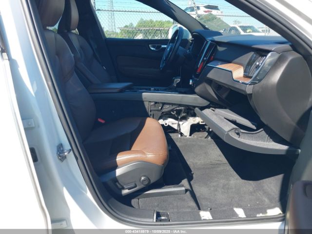2021 VOLVO XC60 YV4102DK6M1826232 Photo 4