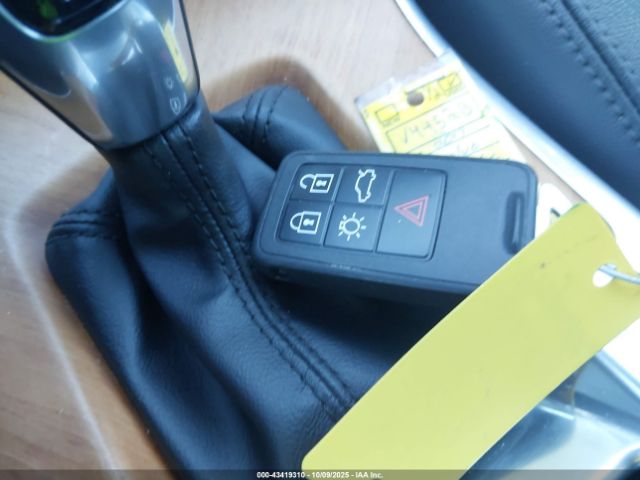 2017 VOLVO XC60 YV449MRU6H2177413 Photo 10