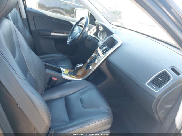 2017 VOLVO XC60 YV449MRU6H2177413 Photo 4