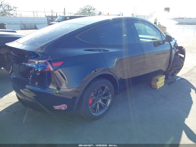 2025 TESLA MODEL Y 7SAYGDED7SF233964 Photo 3
