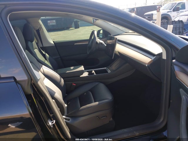 2025 TESLA MODEL Y 7SAYGDED7SF233964 Photo 4