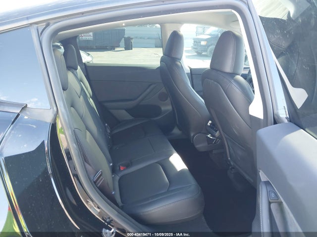 2025 TESLA MODEL Y 7SAYGDED7SF233964 Photo 7