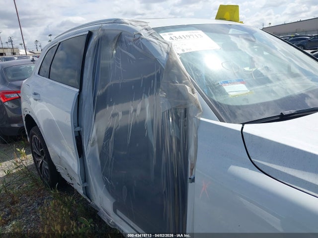 WA12AAGU4S2020094 Audi Q5 Premium Plus