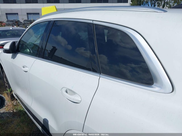 WA12AAGU4S2020094 Audi Q5 Premium Plus