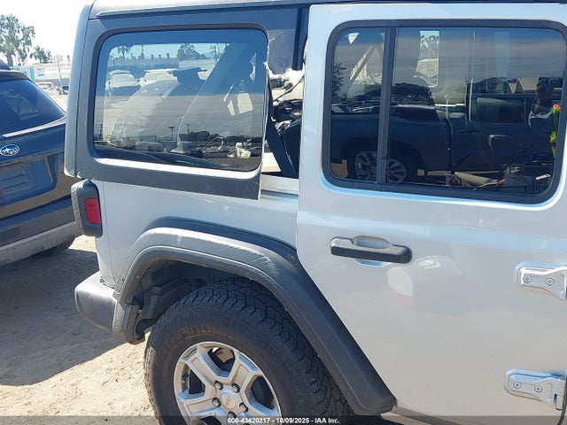 1C4HJXDG1NW241957 Jeep Wrangler Unlimited Sport S 4x4