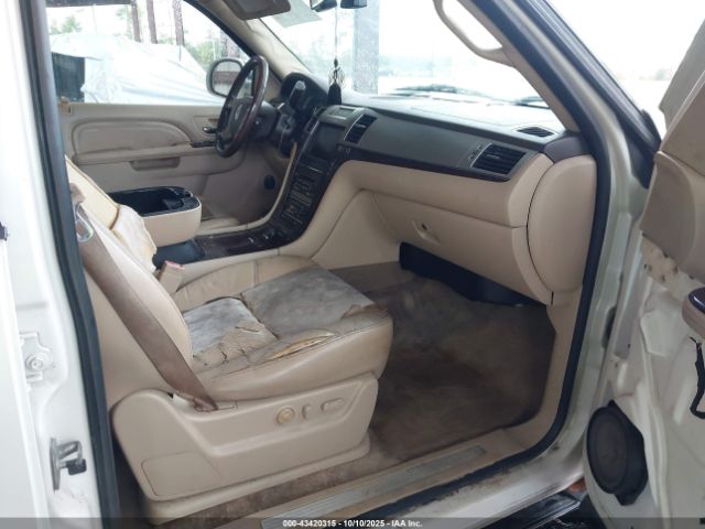 2011 CADILLAC ESCALADE 1GYS3CEF0BR130853 Photo 4
