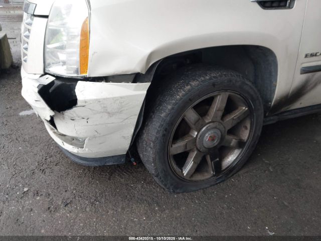 2011 CADILLAC ESCALADE 1GYS3CEF0BR130853 Photo 5