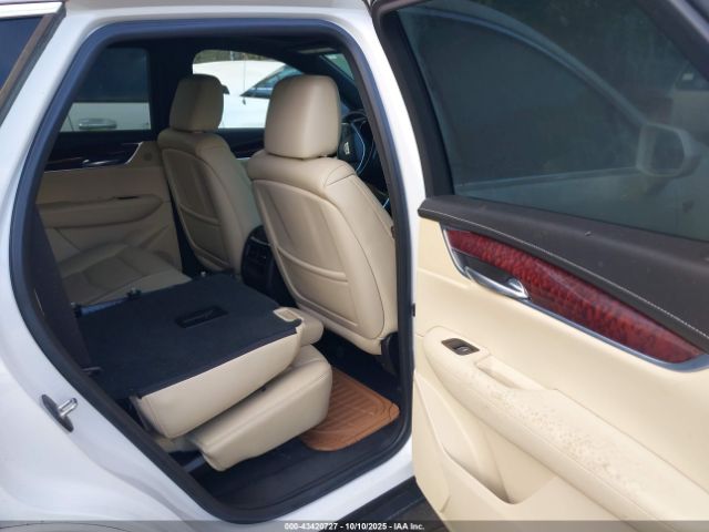 2018 CADILLAC XT5 1GYKNERS1JZ208214 Photo 7