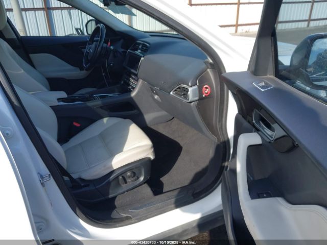 2017 JAGUAR F-PACE SADCK2BN7HA498008 Photo 4