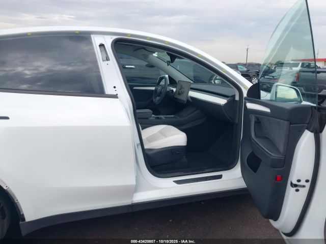 2023 TESLA MODEL Y 7SAYGDEE9PA145270 Photo 4