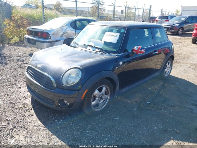 2008 MINI COOPER WMWMF33588TU68204 Photo 1