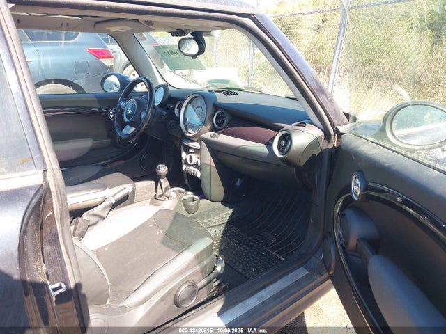 2008 MINI COOPER WMWMF33588TU68204 Photo 4