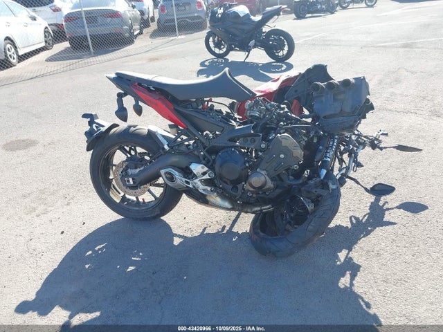 Yamaha FZ09 2017 JYARN53E0HA000921 Image 12