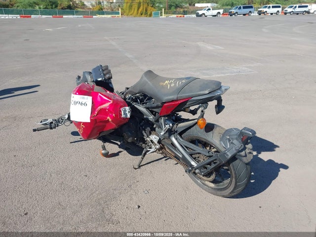 Yamaha FZ09 2017 JYARN53E0HA000921 Image 3