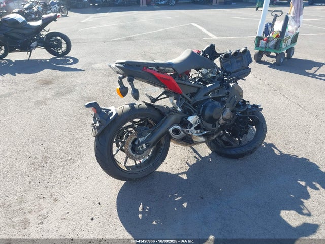 Yamaha FZ09 2017 JYARN53E0HA000921 Image 4