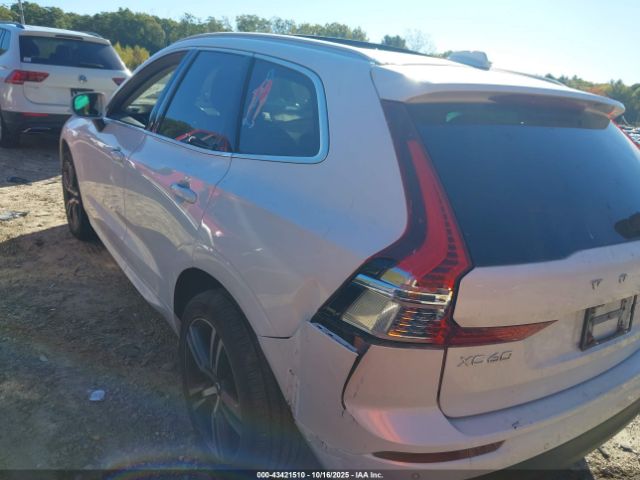 2019 VOLVO XC60 LYVA22RKXKB241729 Photo 2