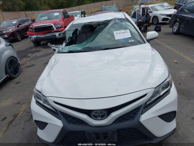 4T1B11HK3JU137618 Toyota CAMRY SE