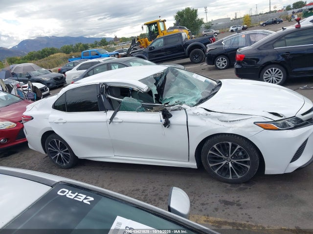 4T1B11HK3JU137618 Toyota CAMRY SE