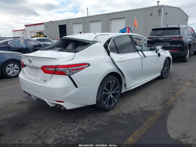 4T1B11HK3JU137618 Toyota CAMRY SE