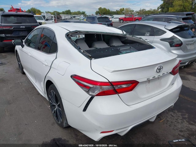 4T1B11HK3JU137618 Toyota CAMRY SE